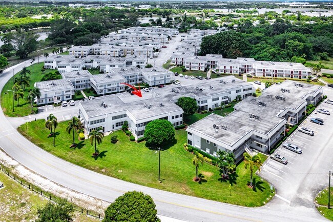 Building Photo - 3120 Lake Osborne Dr