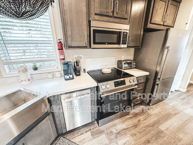Building Photo - 107 Long Hammock Dr