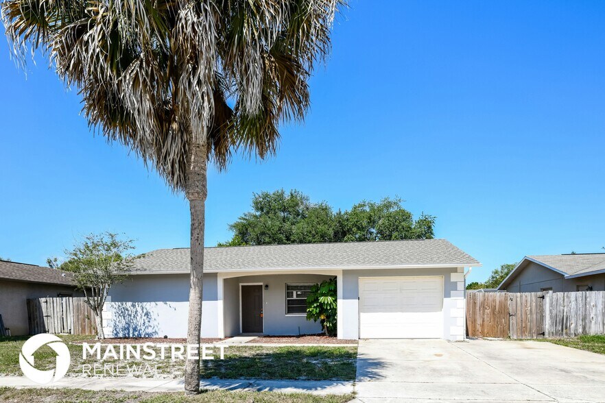 Building Photo - 10315 White Cedar St