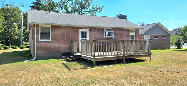Building Photo - 21 Meadowside Rd