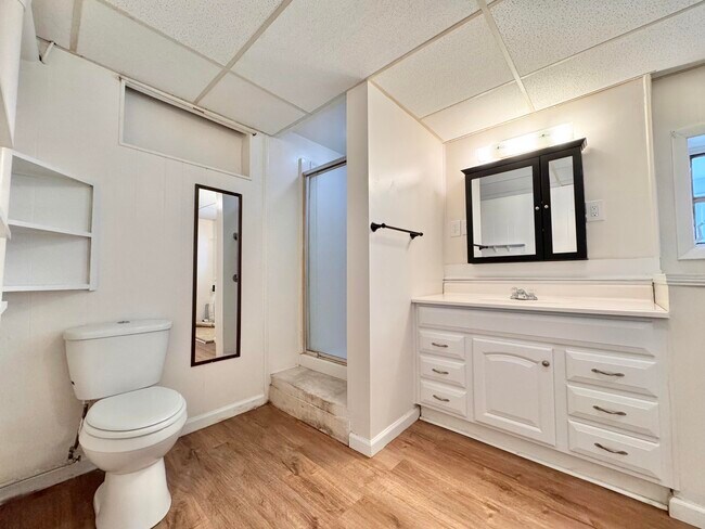 Building Photo - 107 N Robbins Ct