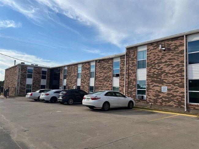Building Photo - 2107 NW 38th St