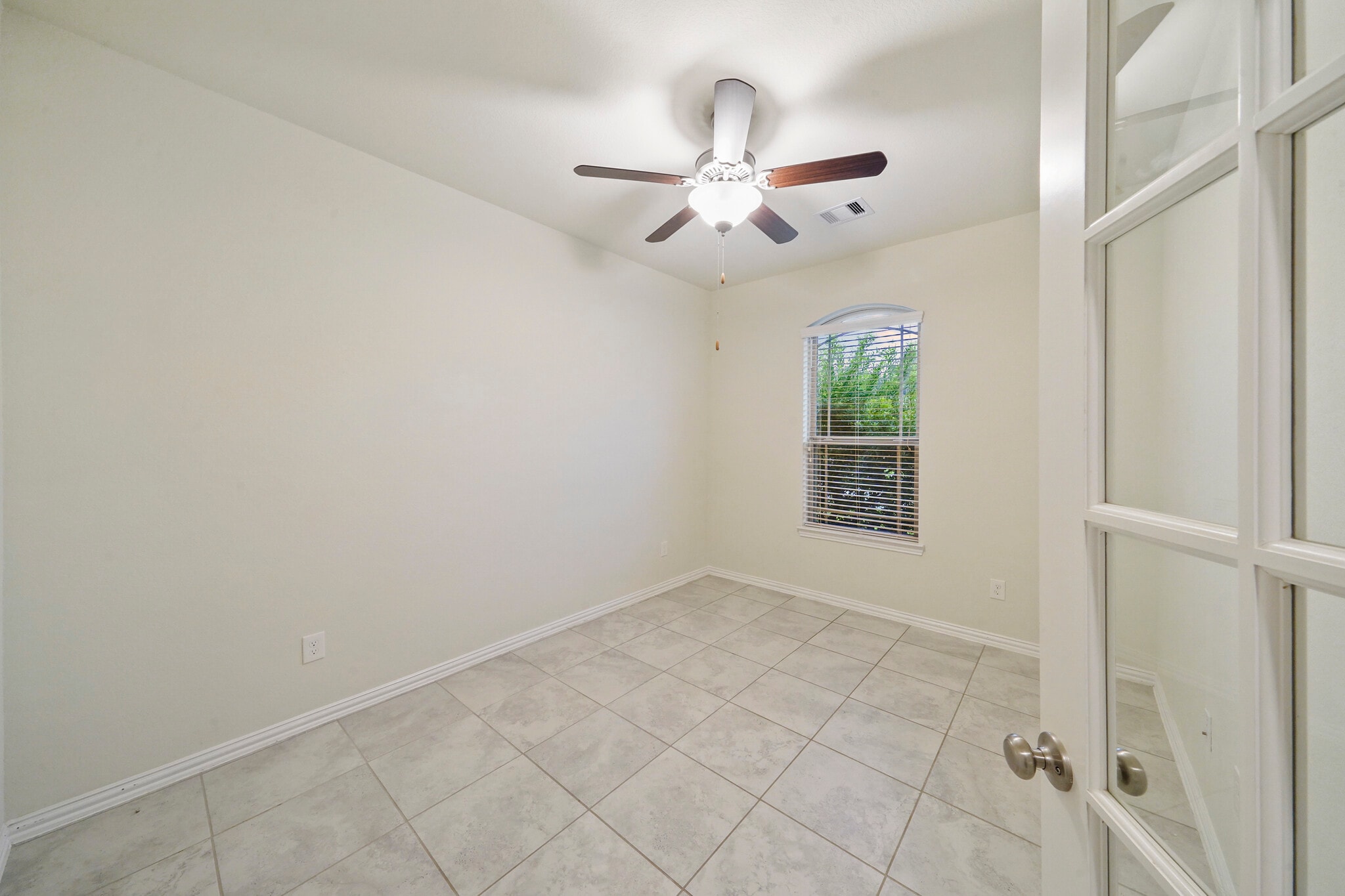 Building Photo - 27910 Augusta View Dr