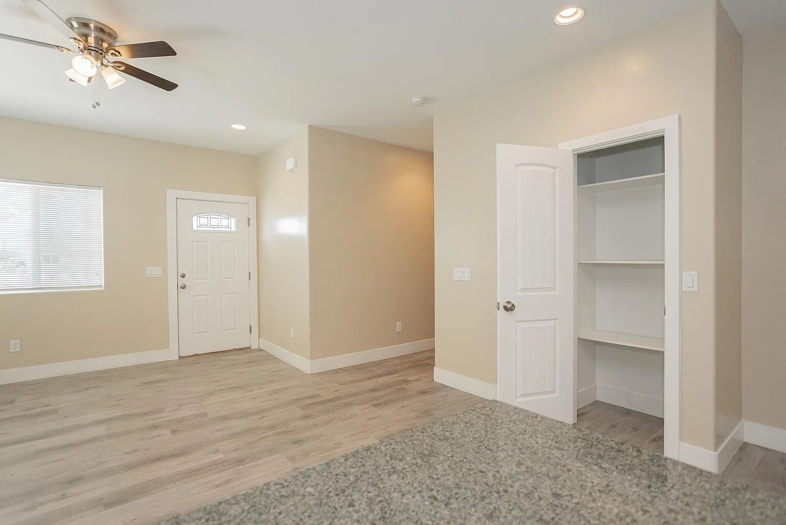 Building Photo - 1741 S Dandelion St