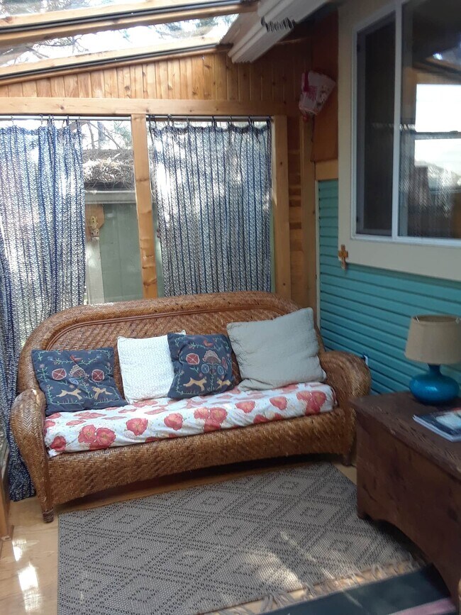 Building Photo - 1310 SE 52nd Ave