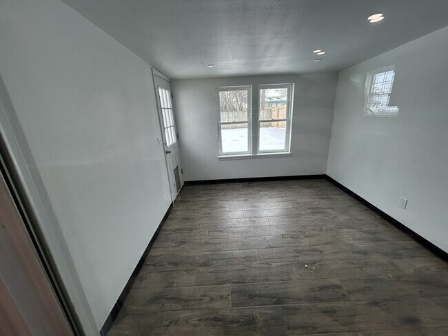 Building Photo - 2312 W Birch St