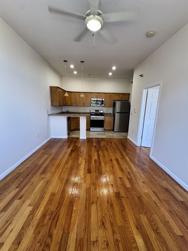 Building Photo - 123 43rd St