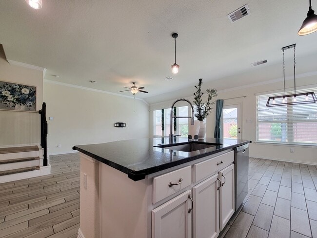 Building Photo - This thoughtfully designed home boasts 4 spacious bedrooms (2 down) and 3.5 baths, providing ampl...