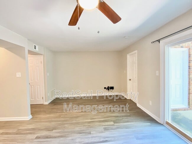 Building Photo - 398 Circuit Ln