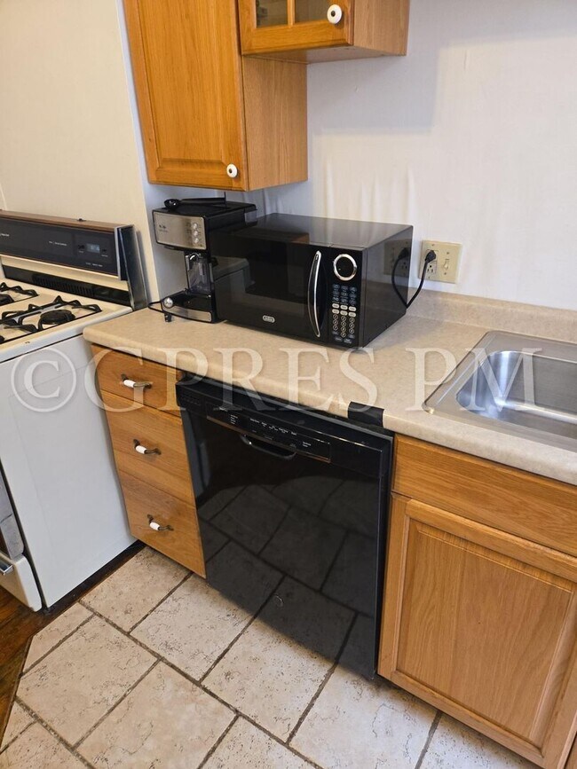 Building Photo - 100 S 13th St