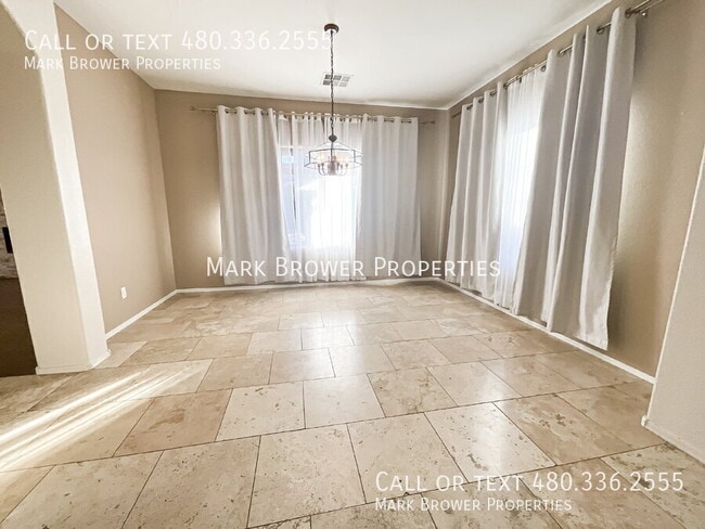 Building Photo - 1273 E Vermont Dr