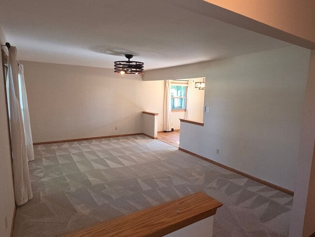 Building Photo - Mt Pleasant 4 bedroom