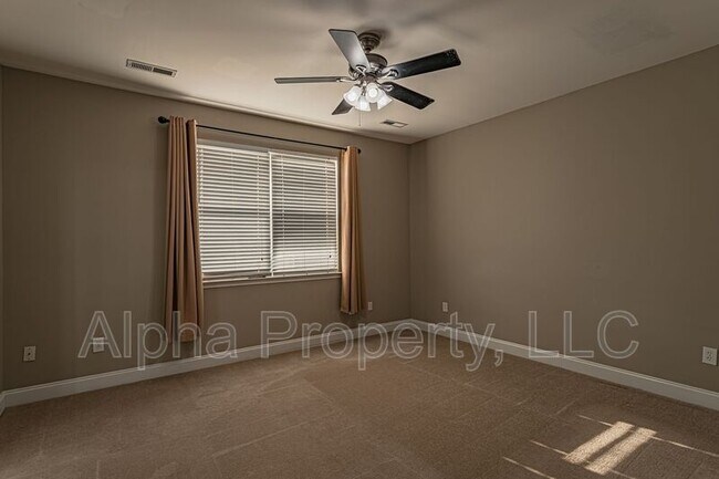 Building Photo - 135 Raven Hill Way