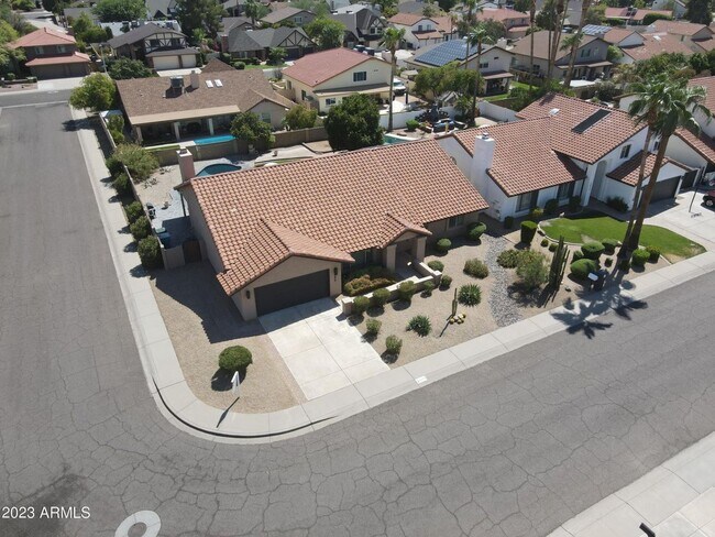 Building Photo - Beautiful full furnished home in desirable North Scottsdale