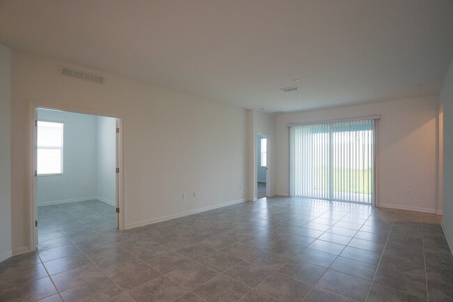 Building Photo - 2047 Punch Bowl Ave
