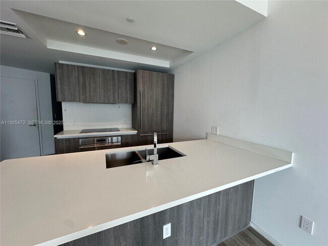 Building Photo - 801 S Miami Ave