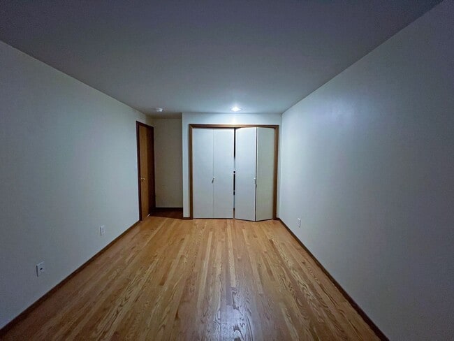 Building Photo - Gated Sound view home Des Moines area, 4 bed plus den 2.5 bath 3900 s/f, Available NOW!!!