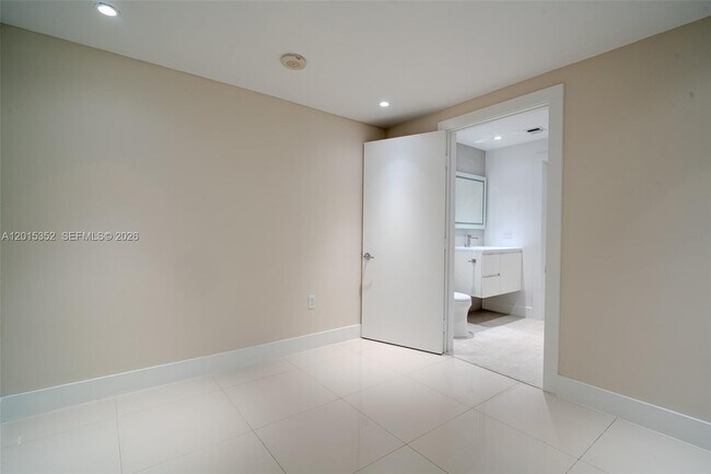Building Photo - 900 Biscayne Blvd