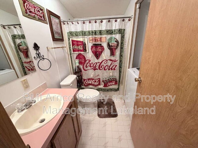 Building Photo - 1504 Valiant Dr