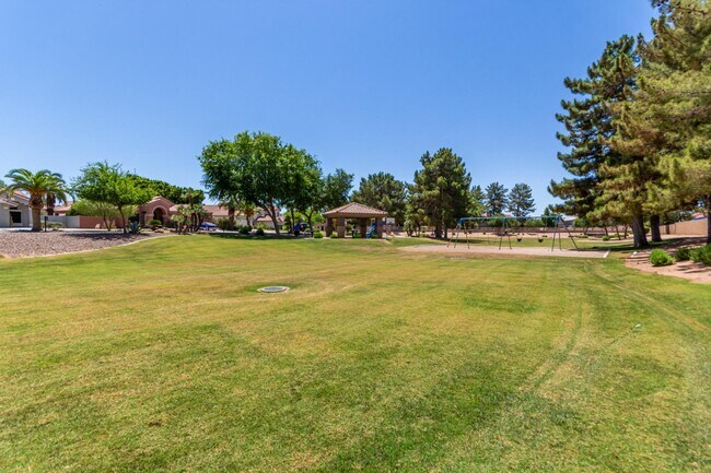 Building Photo - 1630 S Lemon