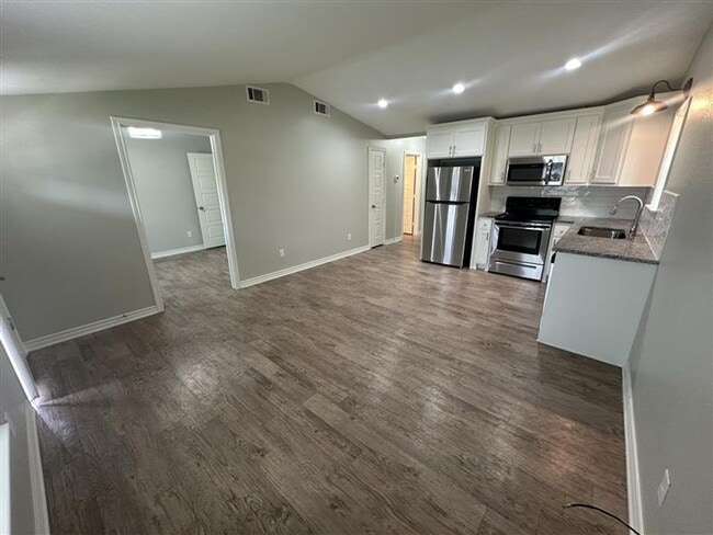 Building Photo - 103 Wade St