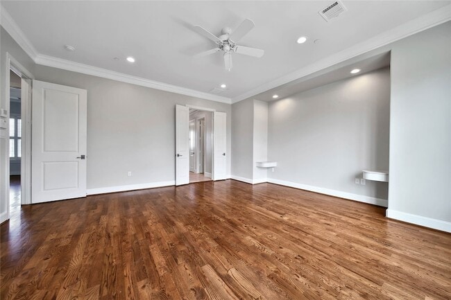 Building Photo - 3002 Mid Ln