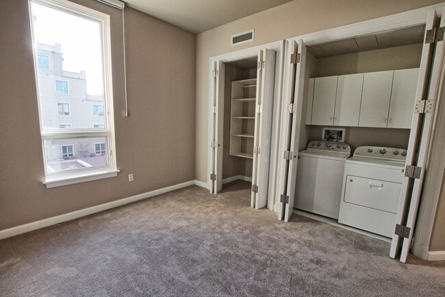 Building Photo - 2400 E Cherry Creek S Dr