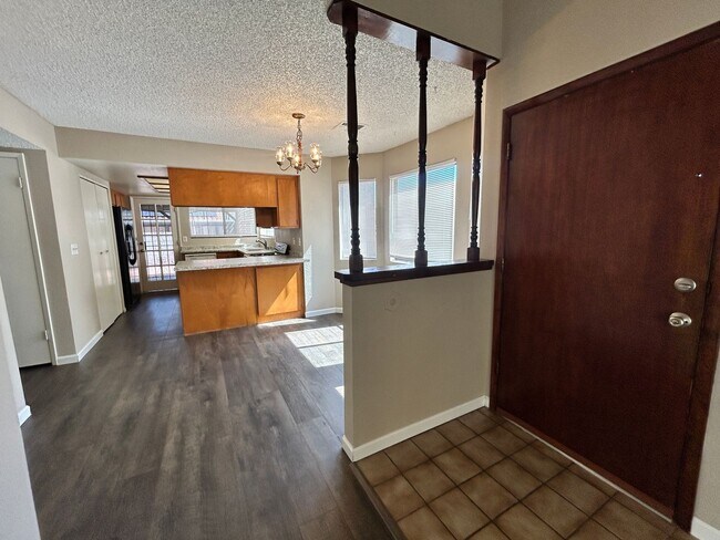 Building Photo - Charming Summerlin retro 2-bedroom home