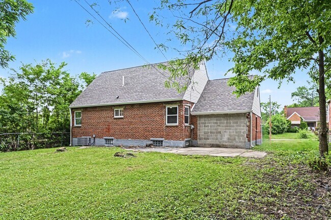Building Photo - Renovated 3 Bed 2 Bath Home