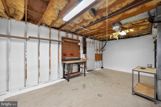 Building Photo - 7850 Greengate Way