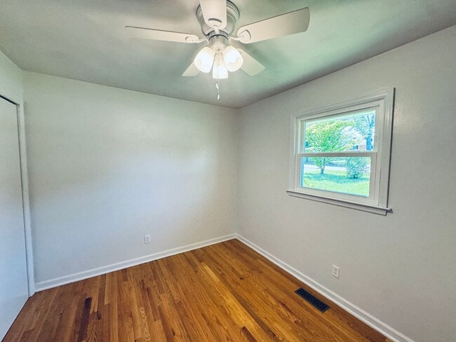 Building Photo - Welcome home nice brick ranch!