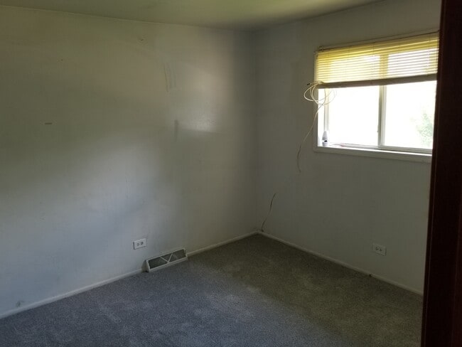 Building Photo - 547 N Ridgemoor Ave