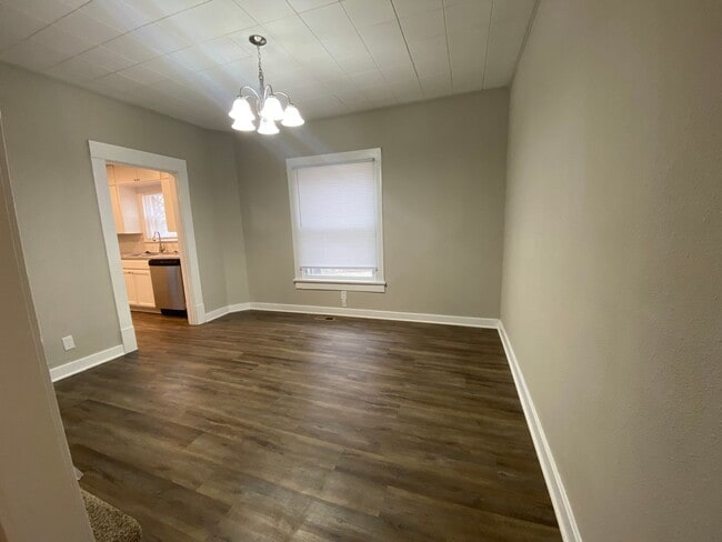 Building Photo - Charming 4 bedroom/2 bath home in Winfield! Coming Available in mid-July!