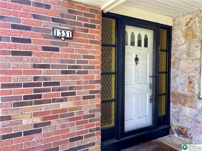 Building Photo - 1331 Armstrong Rd