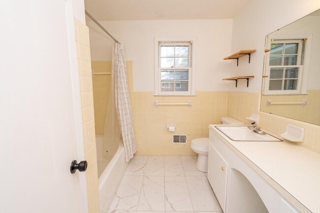 Building Photo - 1329 White House Blvd
