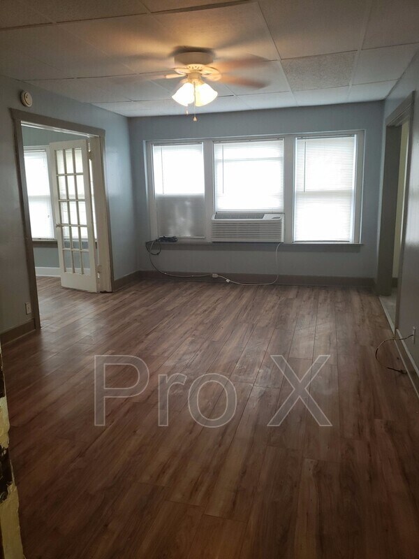 Primary Photo - 103 E Williams
