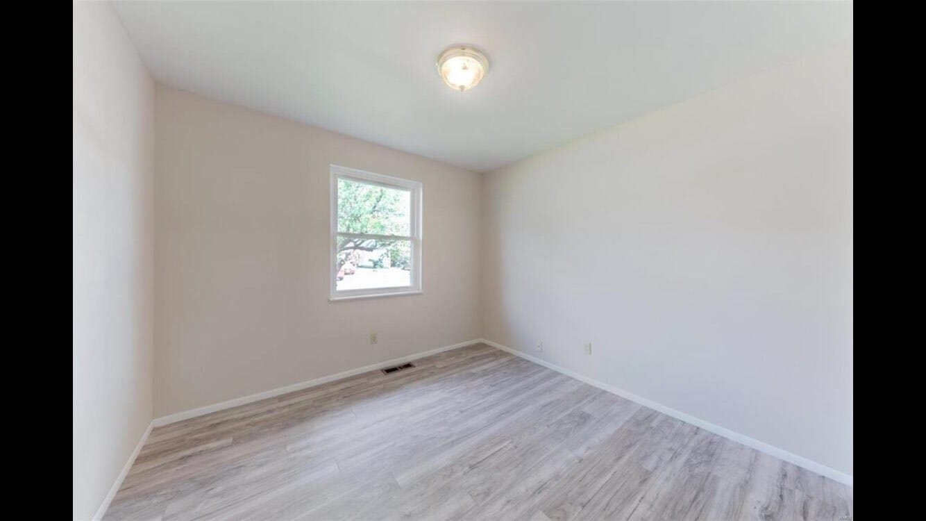 Building Photo - 30 Green Hill Ln