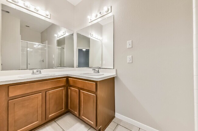 Building Photo - Beautiful 4-Bedroom, 2-Bath Home in Bay Co...