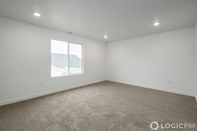 Building Photo - Stunning Brand New Home in Lehi!!