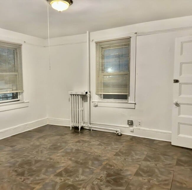 Building Photo - 248 Lawrence Ave