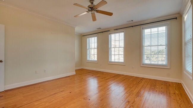 Building Photo - 407 E Hull St