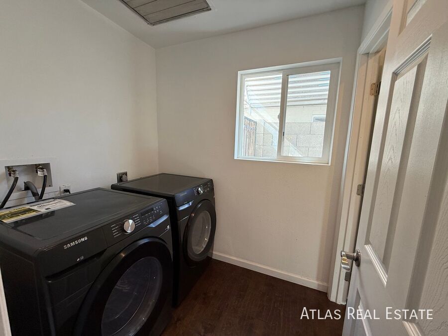 Building Photo - 6820 E Pinchot Ave