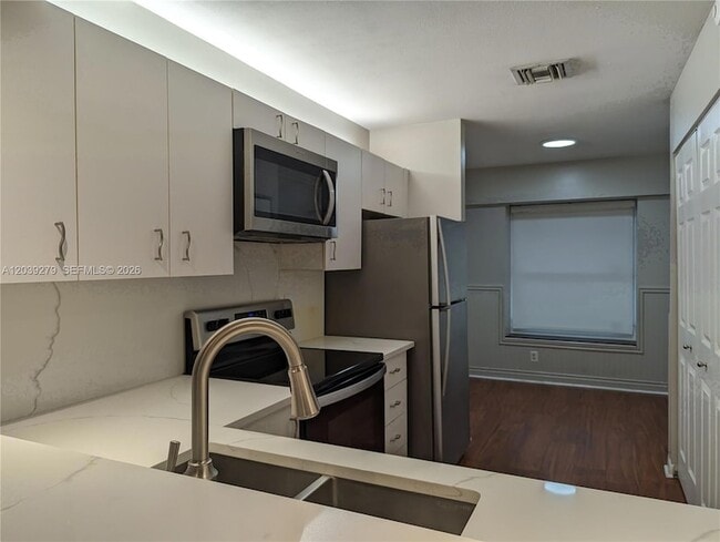 Building Photo - 3446 Oak Dr