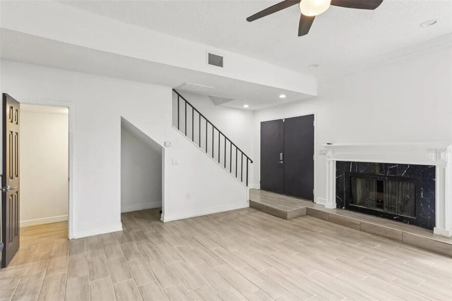 Building Photo - 170 E Davis Blvd