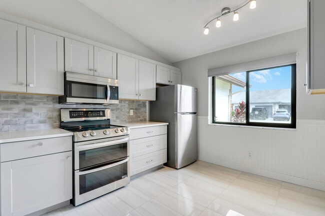 Building Photo - 148 Moccasin Trail S