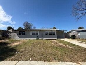 Building Photo - Great Location-3 Bedroom Daytona Beach Home w/Large AMAZING Backyard! Available on 5/1/26