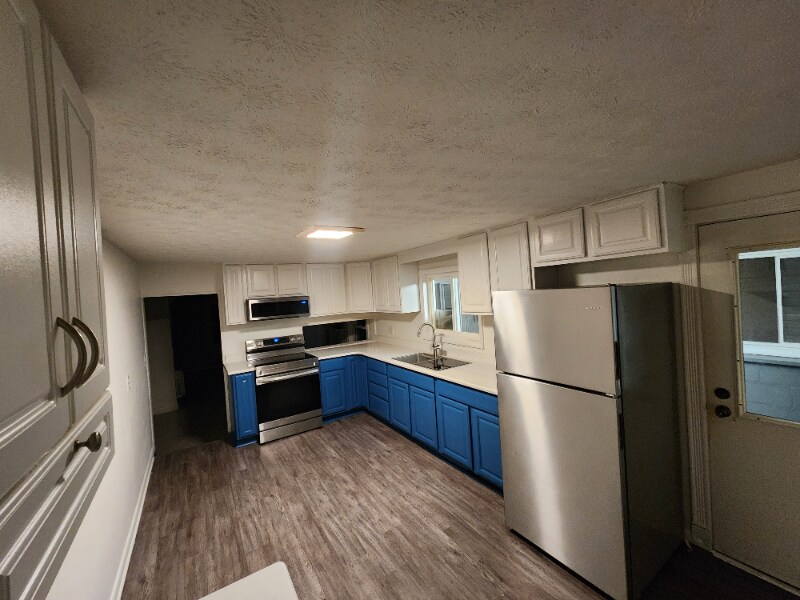 Building Photo - 15215 Charmian Rd