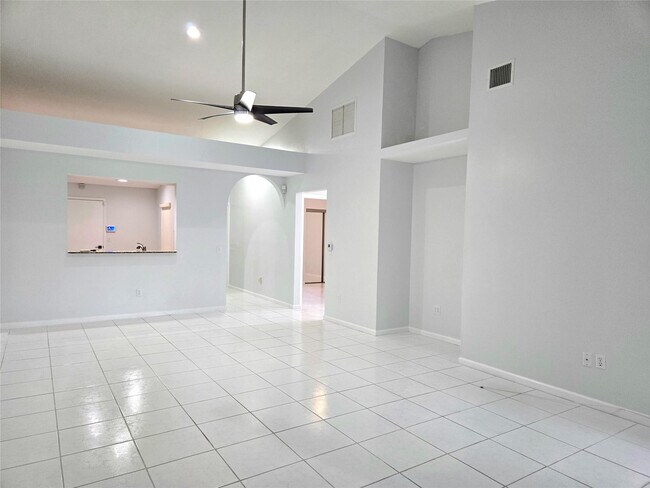 Building Photo - 5912 NW 93rd Terrace