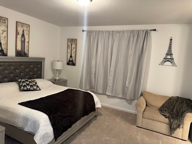 Building Photo - 1221 W Payson Ave