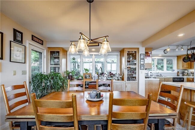 Building Photo - 166 Old Colchester Rd